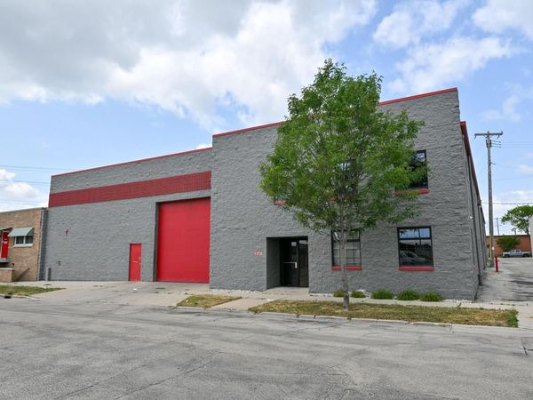 2121 S 55th STREET, West Allis, WI 53219