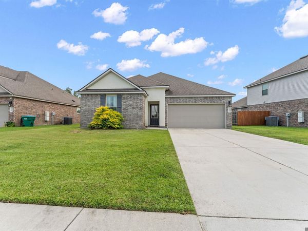 13758 Wincrest Dr, Walker, LA 70785