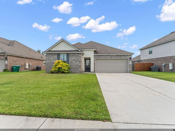 13758 Wincrest Dr, Walker, LA 70785