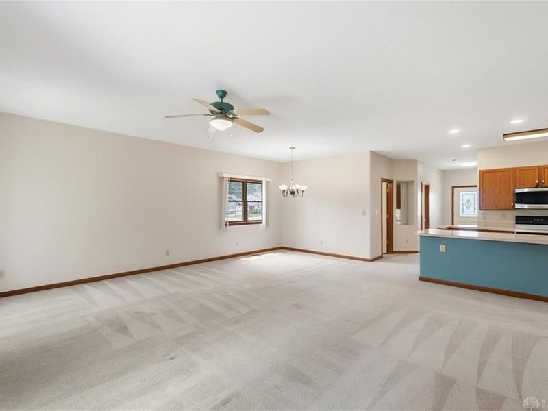 303 Mumford Drive, Troy, OH 45373 Photo 10