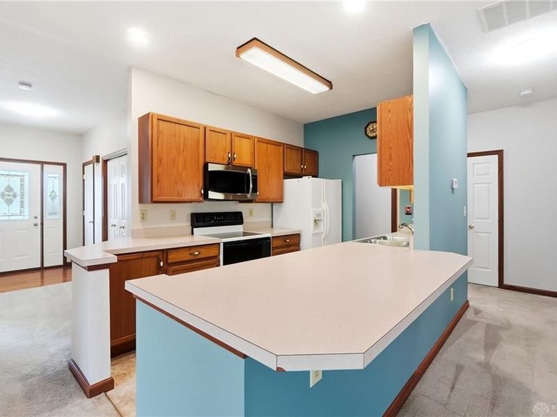 303 Mumford Drive, Troy, OH 45373 Photo 12