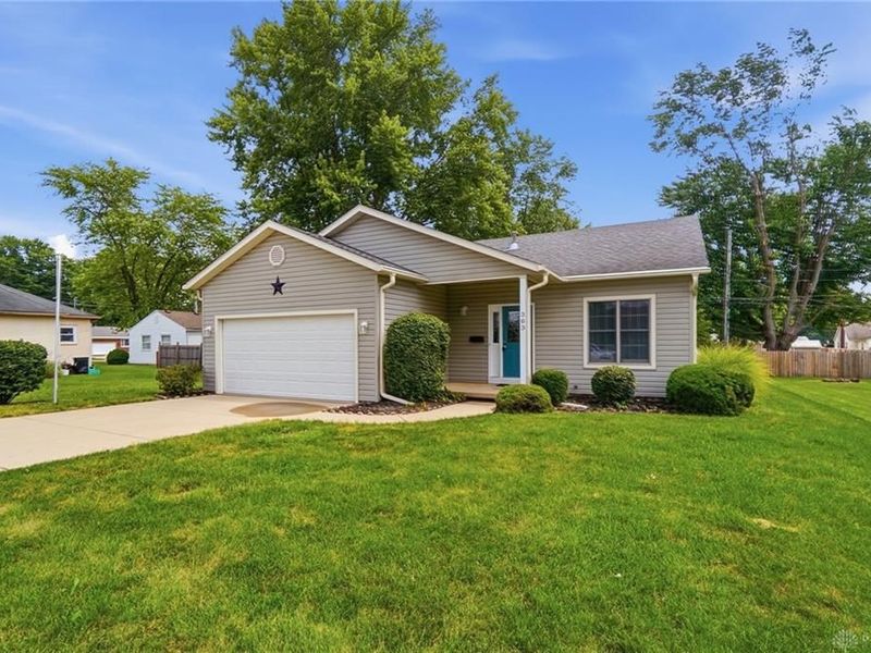 303 Mumford Drive, Troy, OH 45373 Photo 2