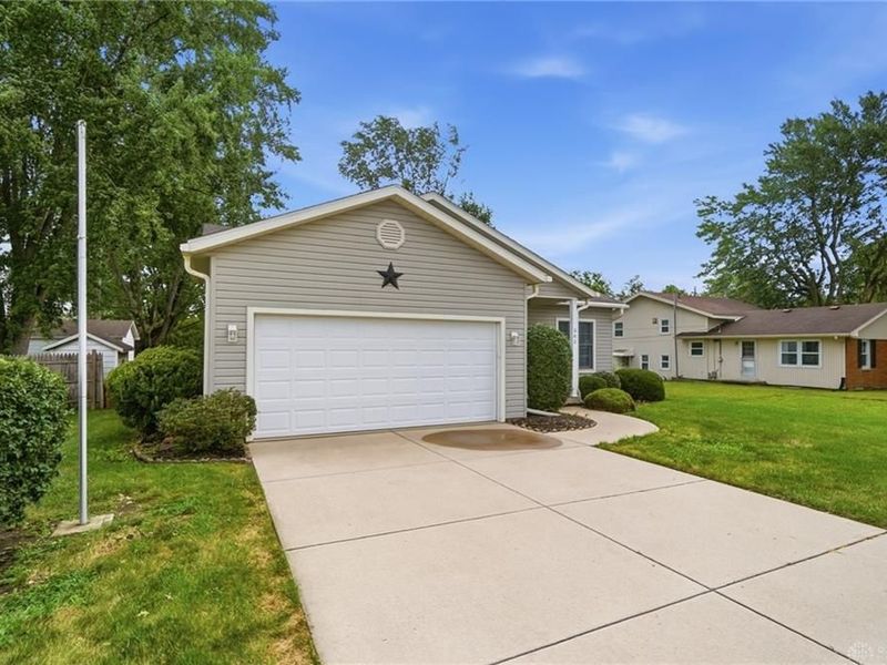 303 Mumford Drive, Troy, OH 45373 Photo 3