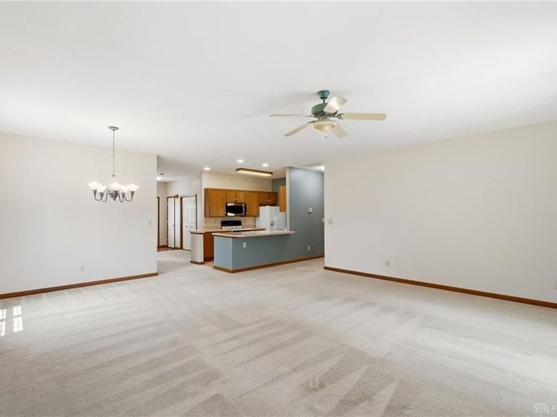 303 Mumford Drive, Troy, OH 45373 Photo 9