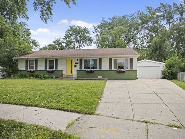 1603 Roder Court , Streamwood, IL 60107