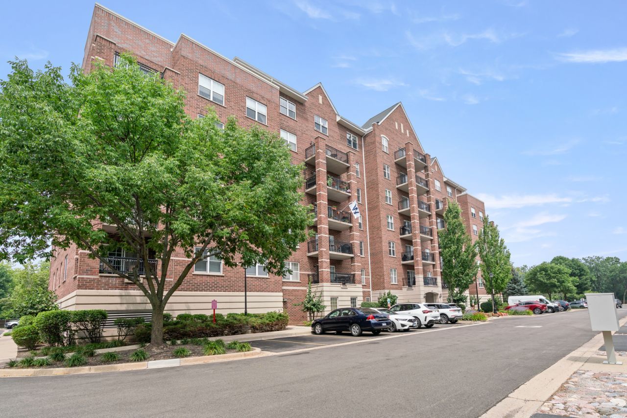 390 W Mahogany Court , Palatine, IL 60067