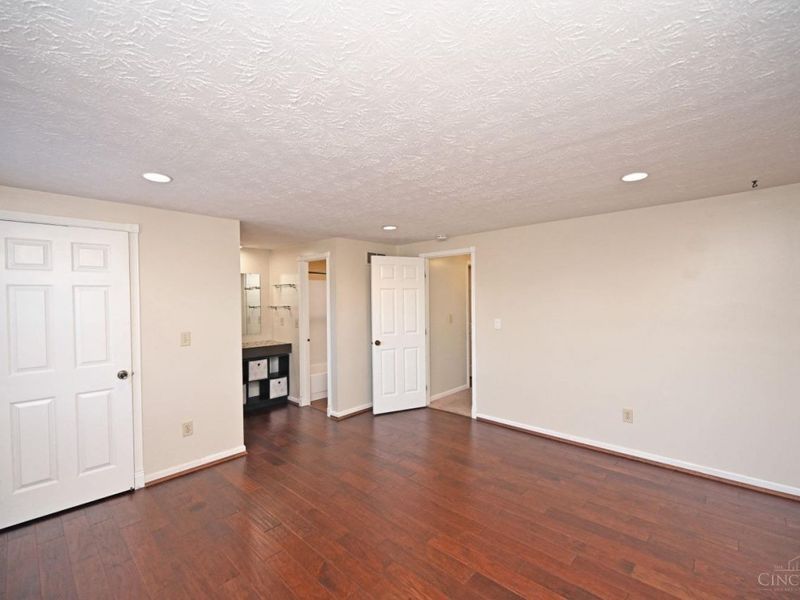 985 Woodlyn Drive N, Anderson Twp, OH 45230 Photo 21