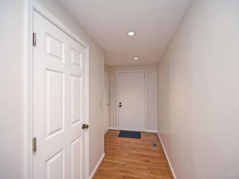 985 Woodlyn Drive N, Anderson Twp, OH 45230 Photo 3