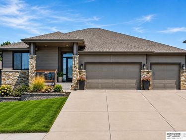19312 Robin Drive, Gretna, NE 68028