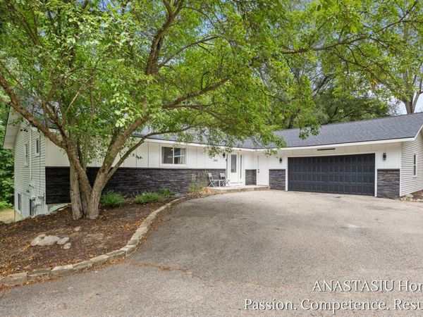 2661 Van Dam Drive NE, Belmont, MI 49306