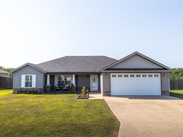 106 Greythorn Court, St Robert, MO 65584