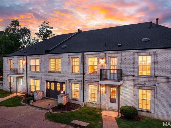 4392 Chateau De Ville Drive, Unit E, Unincorporated, MO 63129