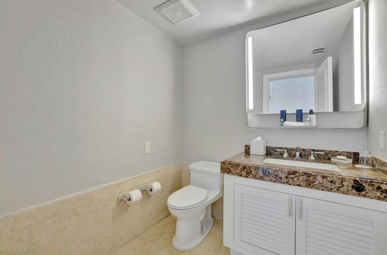 1 N Fort Lauderdale Beach Boulevard, Unit 1607, Fort Lauderdale, FL 33304 Photo
