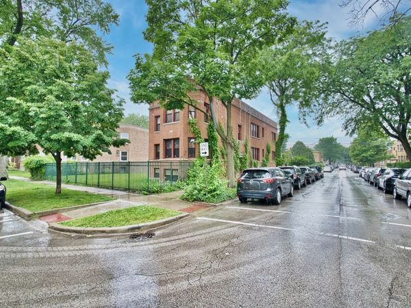 2437 W North Shore Avenue , Unit 2, Chicago, IL 60645