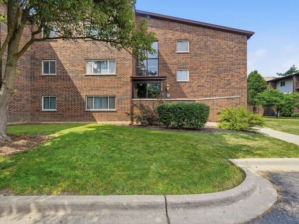 650 Perrie Drive , Unit 303, Elk Grove Village, IL 60007