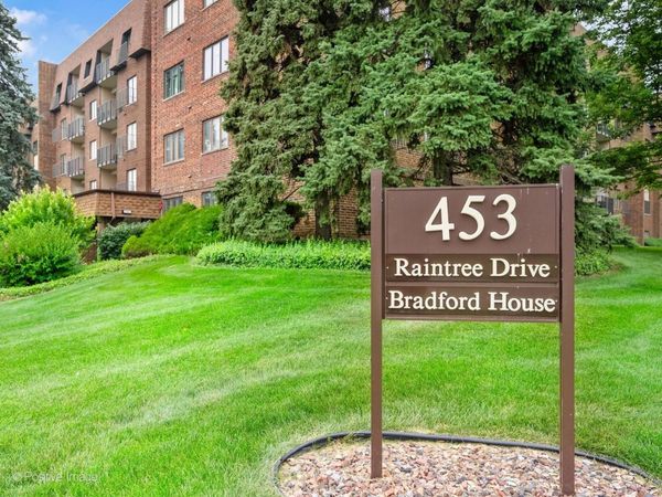 453 RAINTREE Drive , Unit 4C, Glen Ellyn, IL 60137