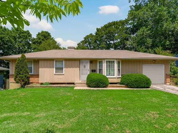 5902 Fairlane Drive, Kansas City, MO 64134