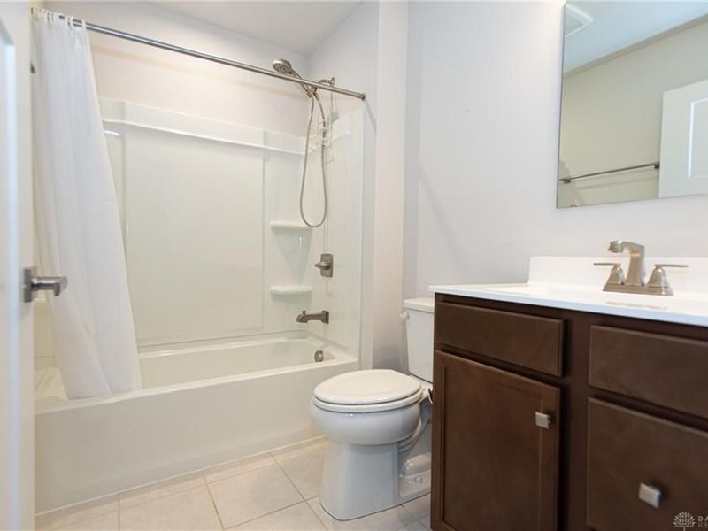 6639 Crystal Harbour Drive, Middletown, OH 45042 Photo 8