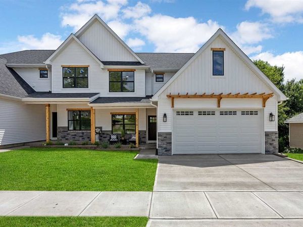 216 W Main St, West Branch, IA 52358