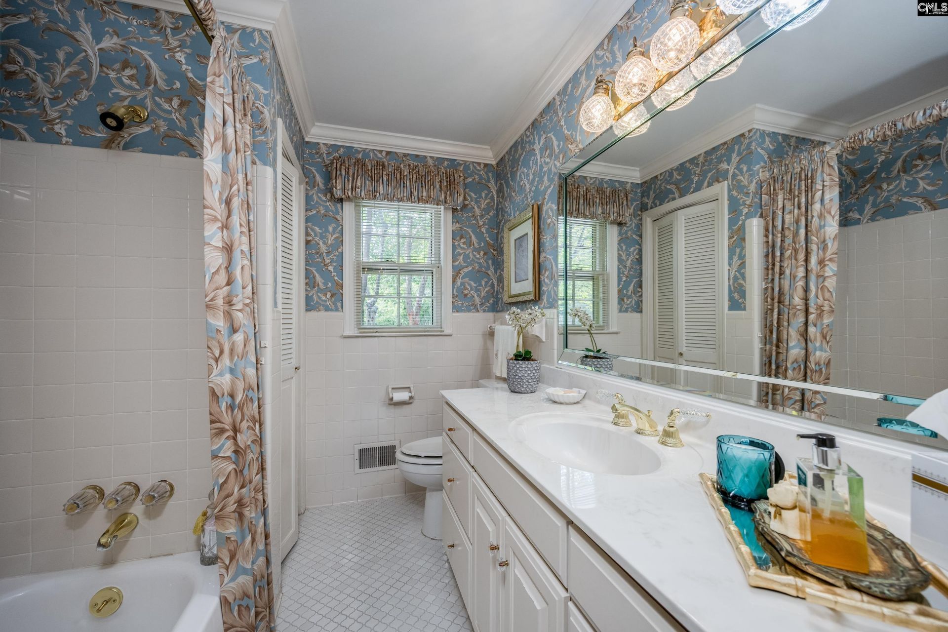 104 Park Shore Drive W Photo 10