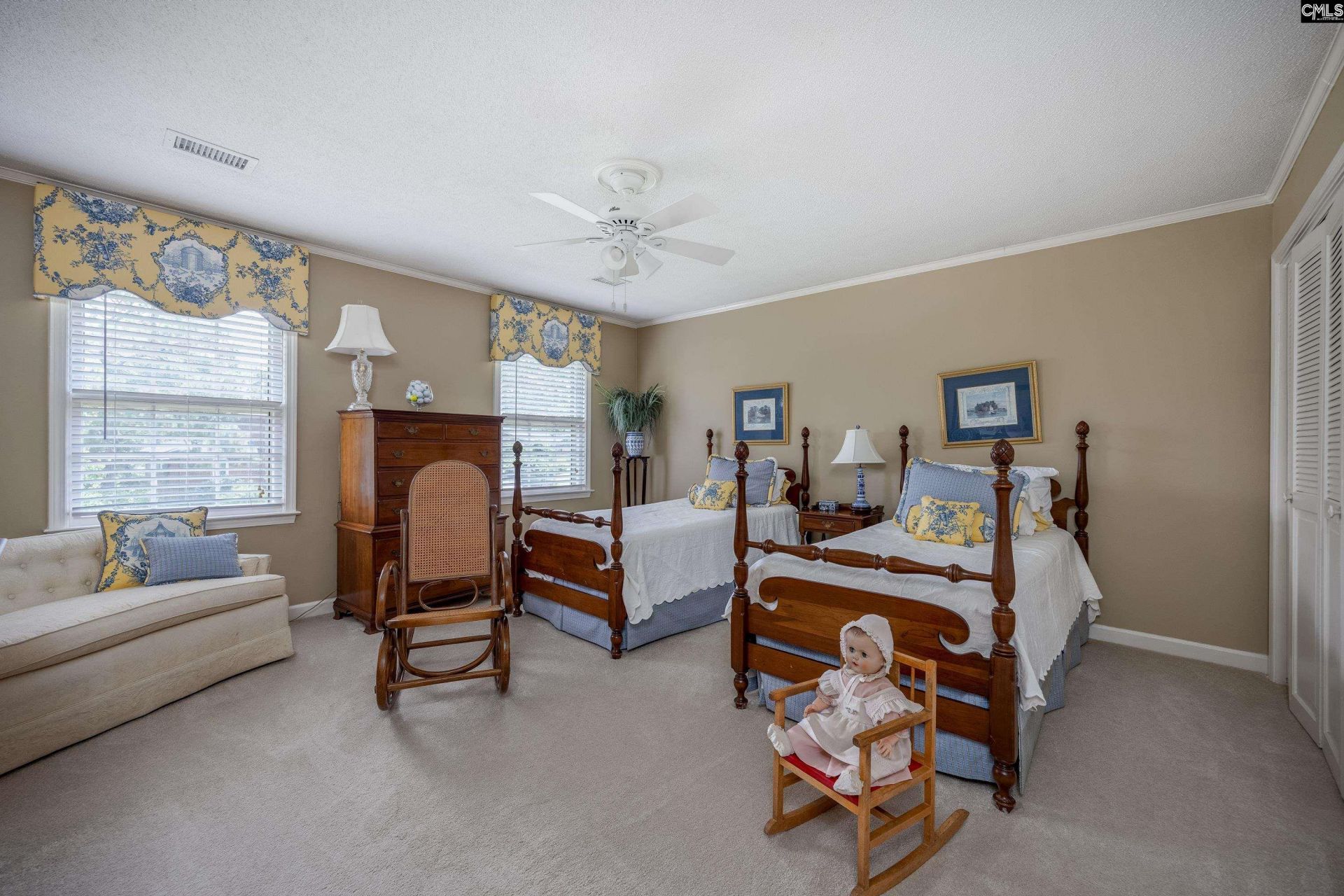 104 Park Shore Drive W Photo 14