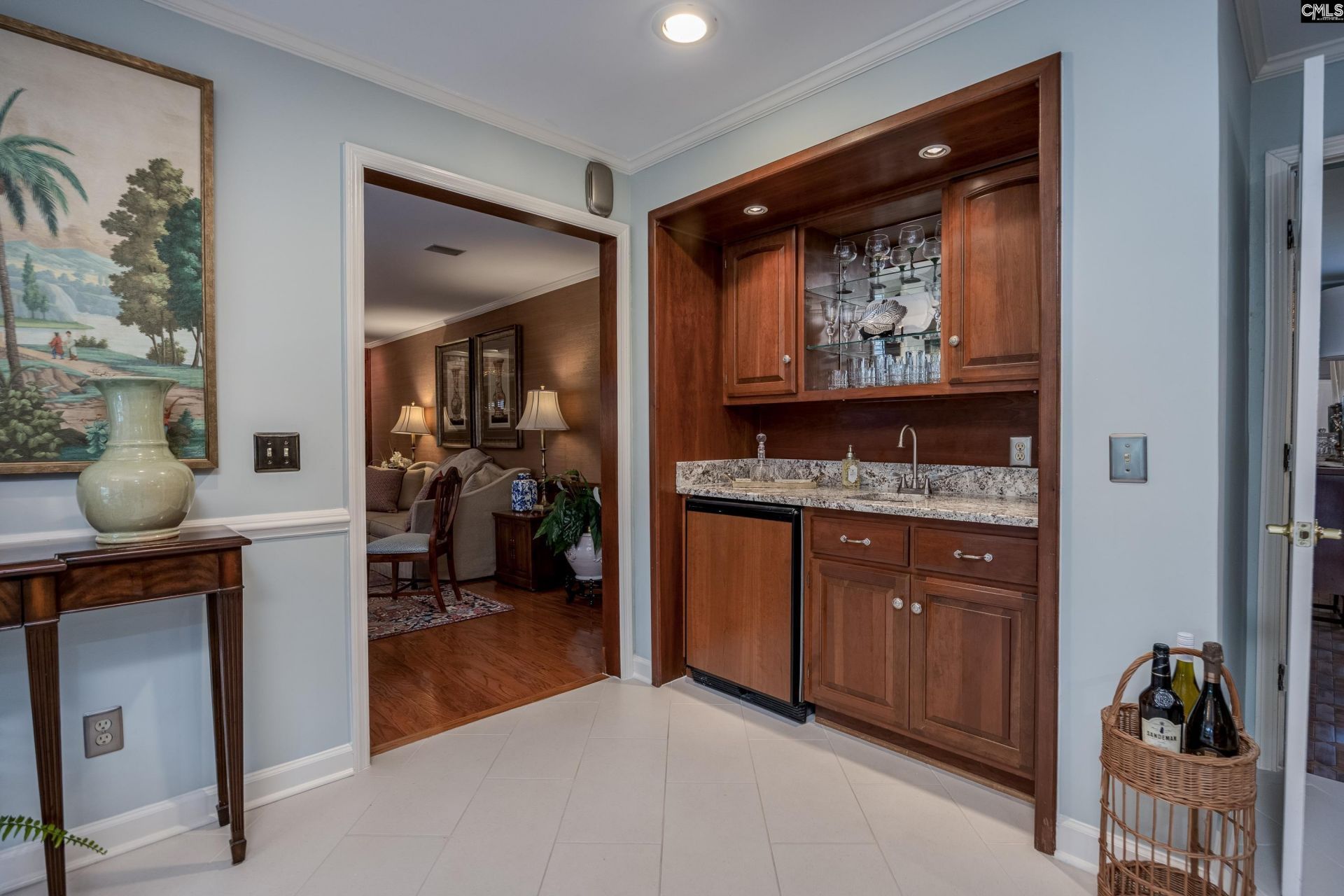 104 Park Shore Drive W Photo 6