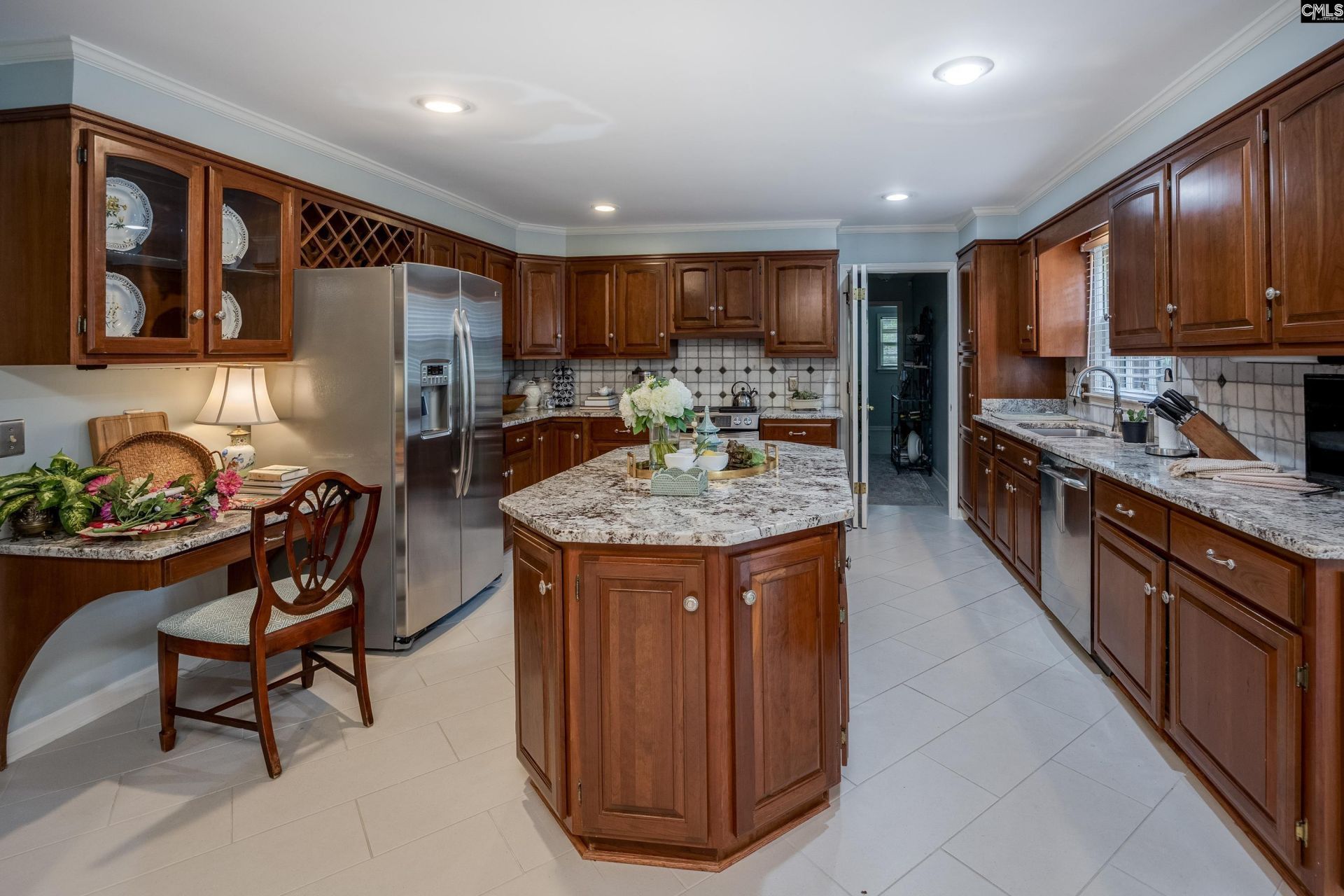 104 Park Shore Drive W Photo 7