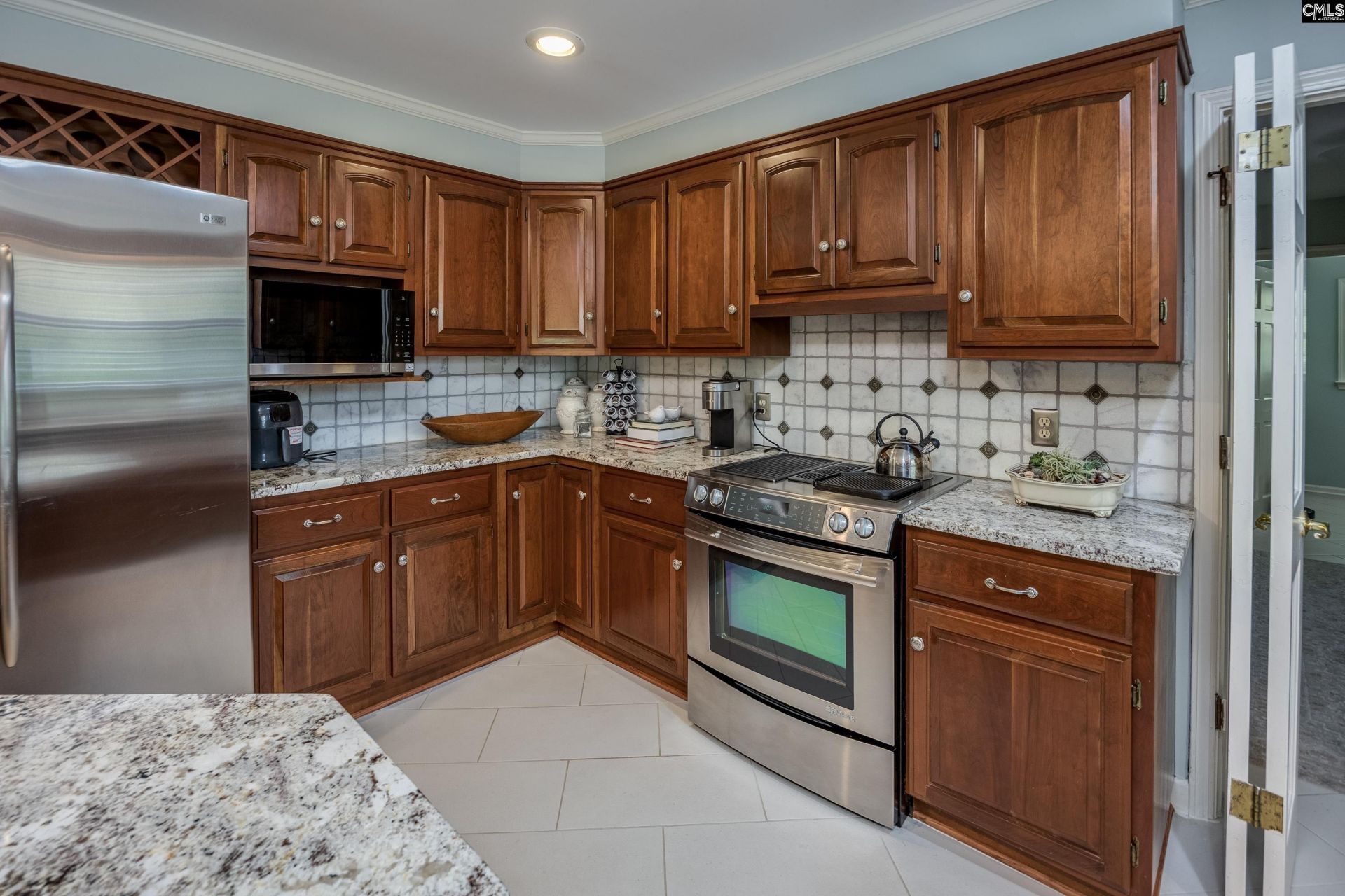 104 Park Shore Drive W Photo 8
