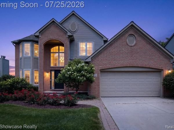 2810 Augusta Drive, Commerce Twp, MI 48382