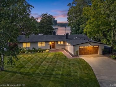 3997 Dill Drive , Waterford Twp, MI 48329
