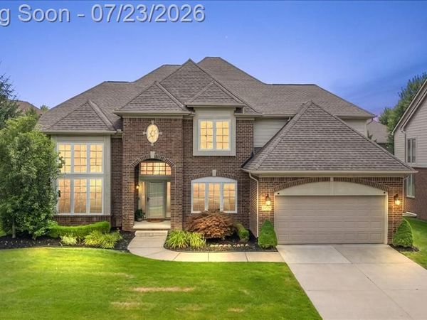 24729 Cavendish Avenue E, Novi, MI 48375
