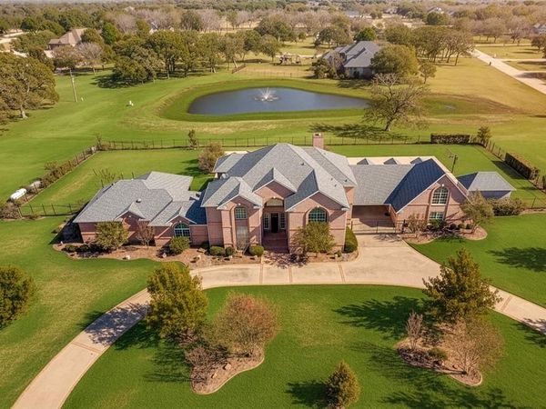6035 Oak Hollow Drive , Burleson, TX 76028