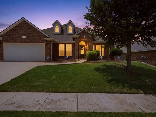 8 Tallwood Lane, Edgecliff Village, TX 76134