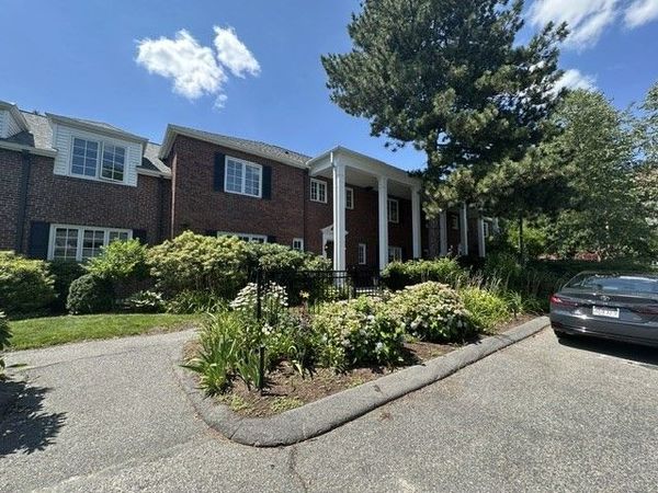 12 Still St., Unit 15, Brookline, MA 02446