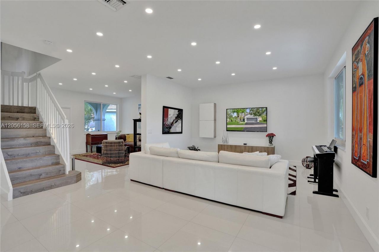 1216 Chinaberry Dr, Weston, FL 33327 Photo