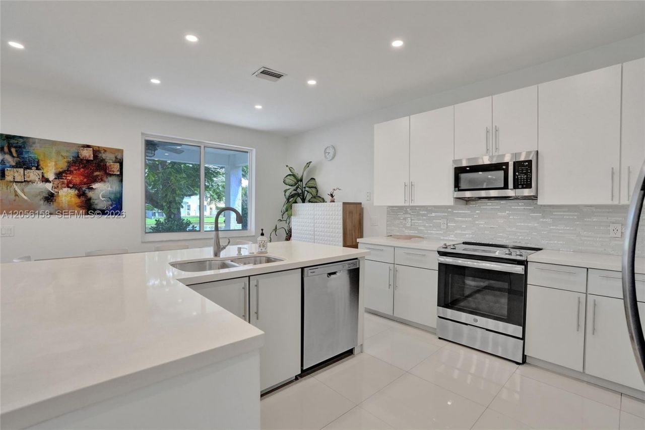 1216 Chinaberry Dr, Weston, FL 33327 Photo