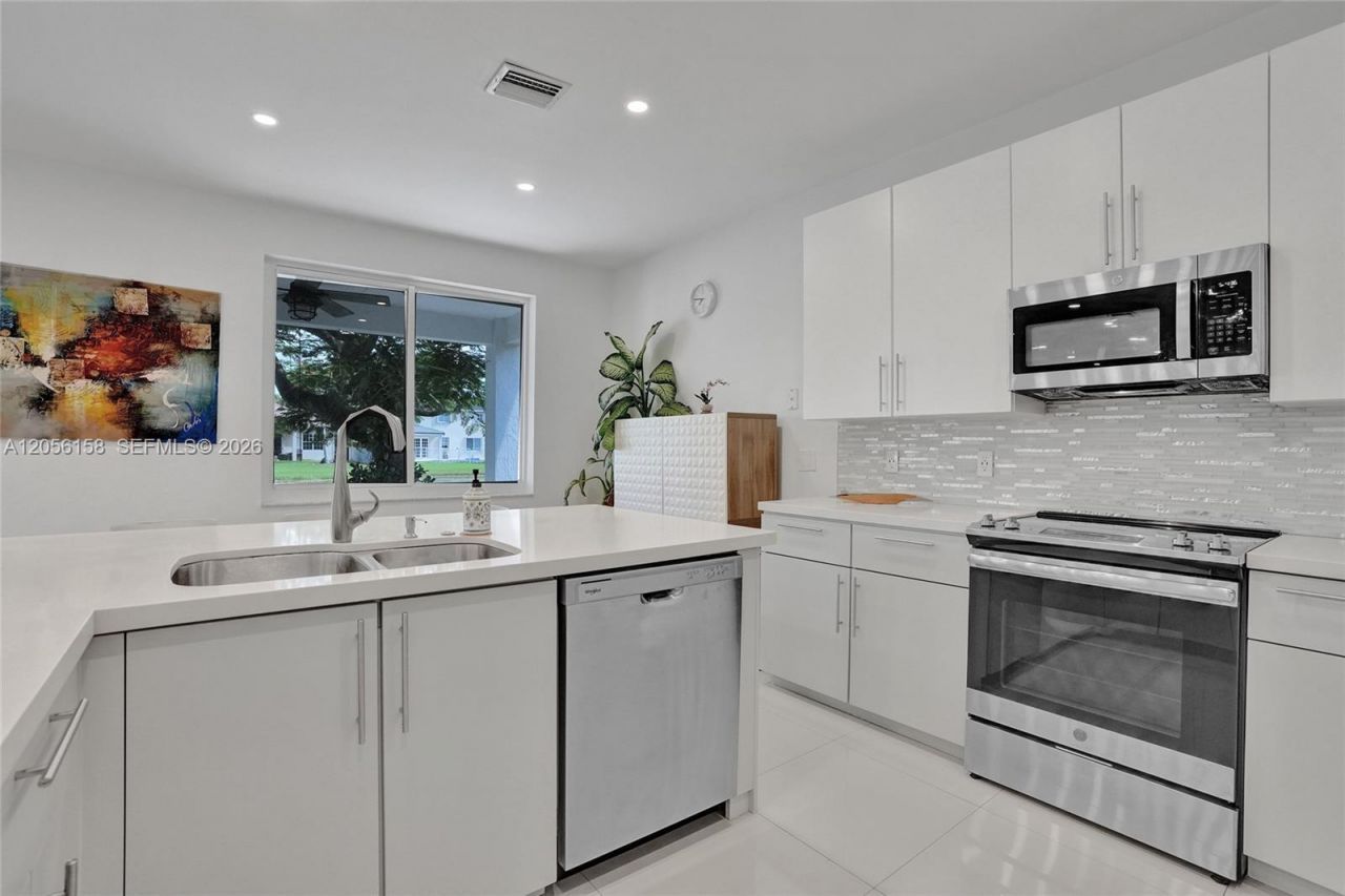 1216 Chinaberry Dr, Weston, FL 33327 Photo