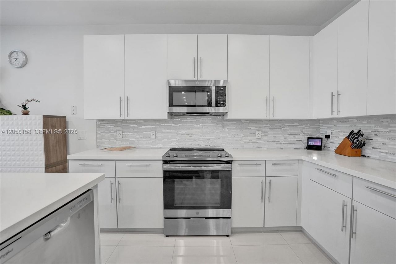 1216 Chinaberry Dr, Weston, FL 33327 Photo