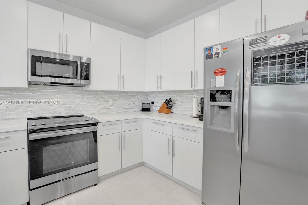 1216 Chinaberry Dr, Weston, FL 33327 Photo