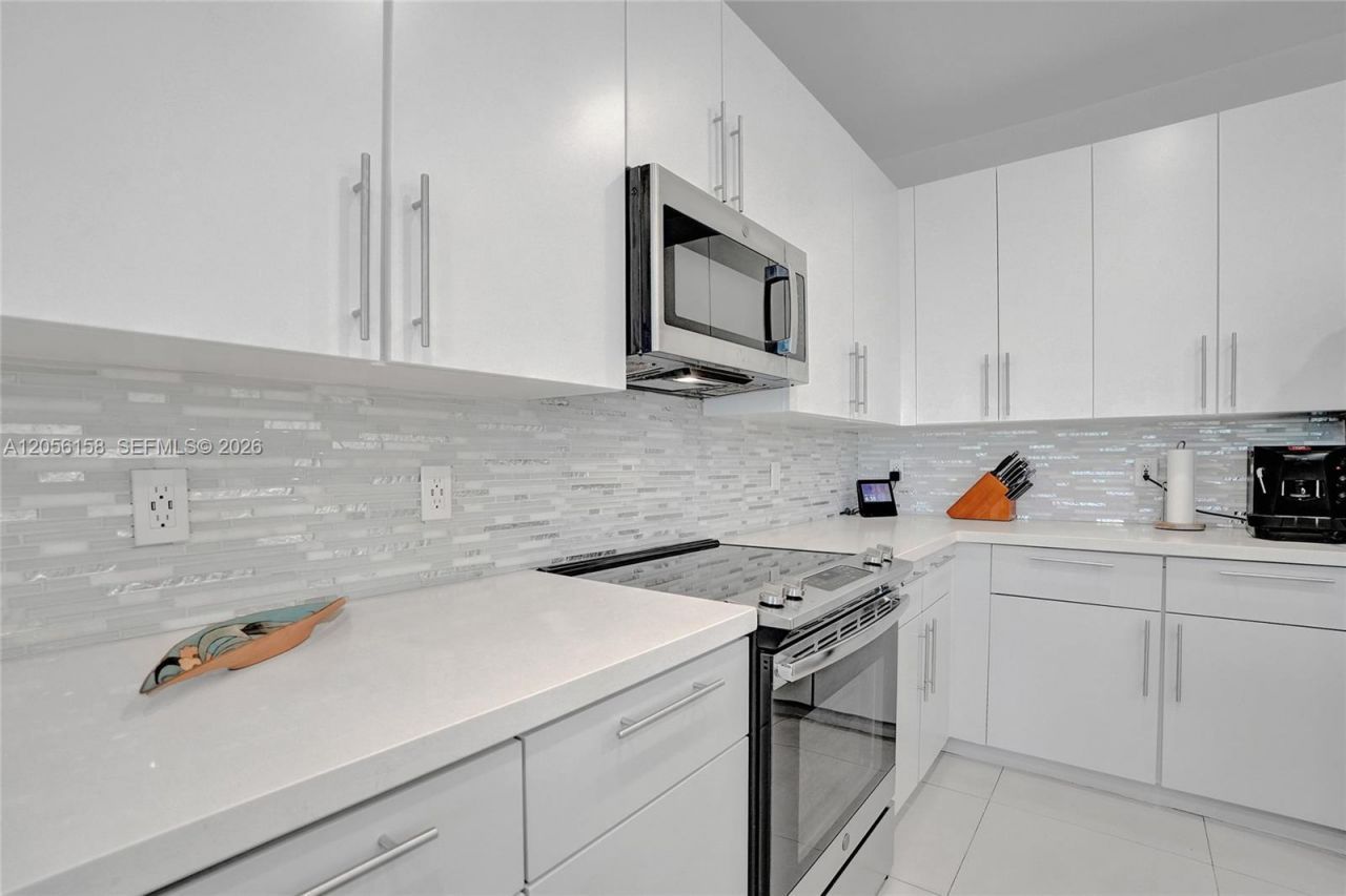 1216 Chinaberry Dr, Weston, FL 33327 Photo