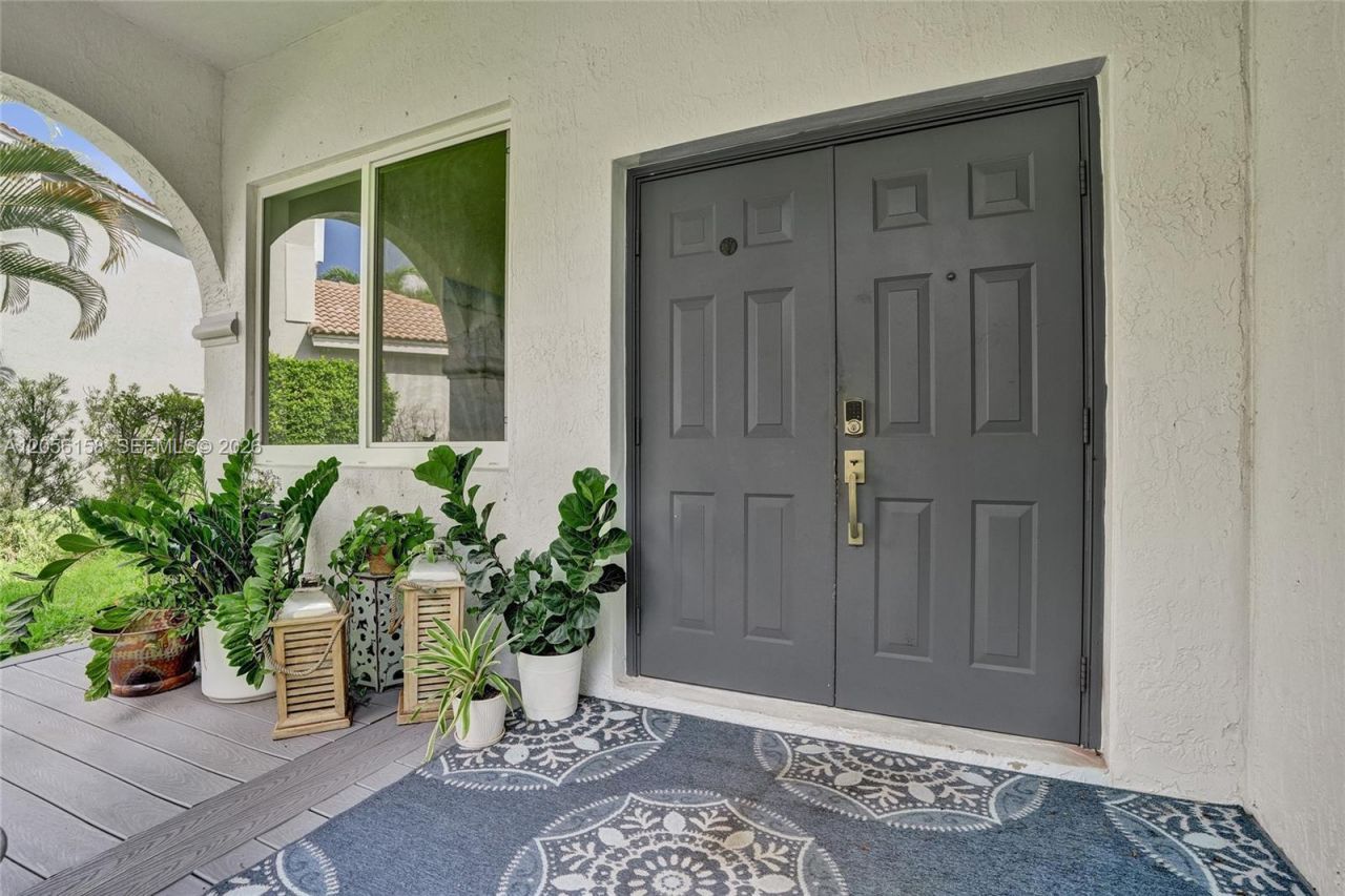 1216 Chinaberry Dr, Weston, FL 33327 Photo