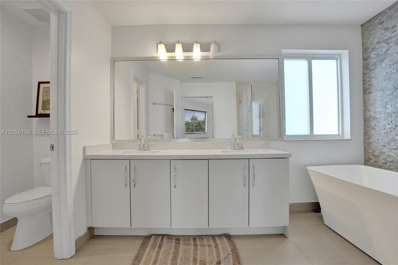 1216 Chinaberry Dr, Weston, FL 33327 Photo