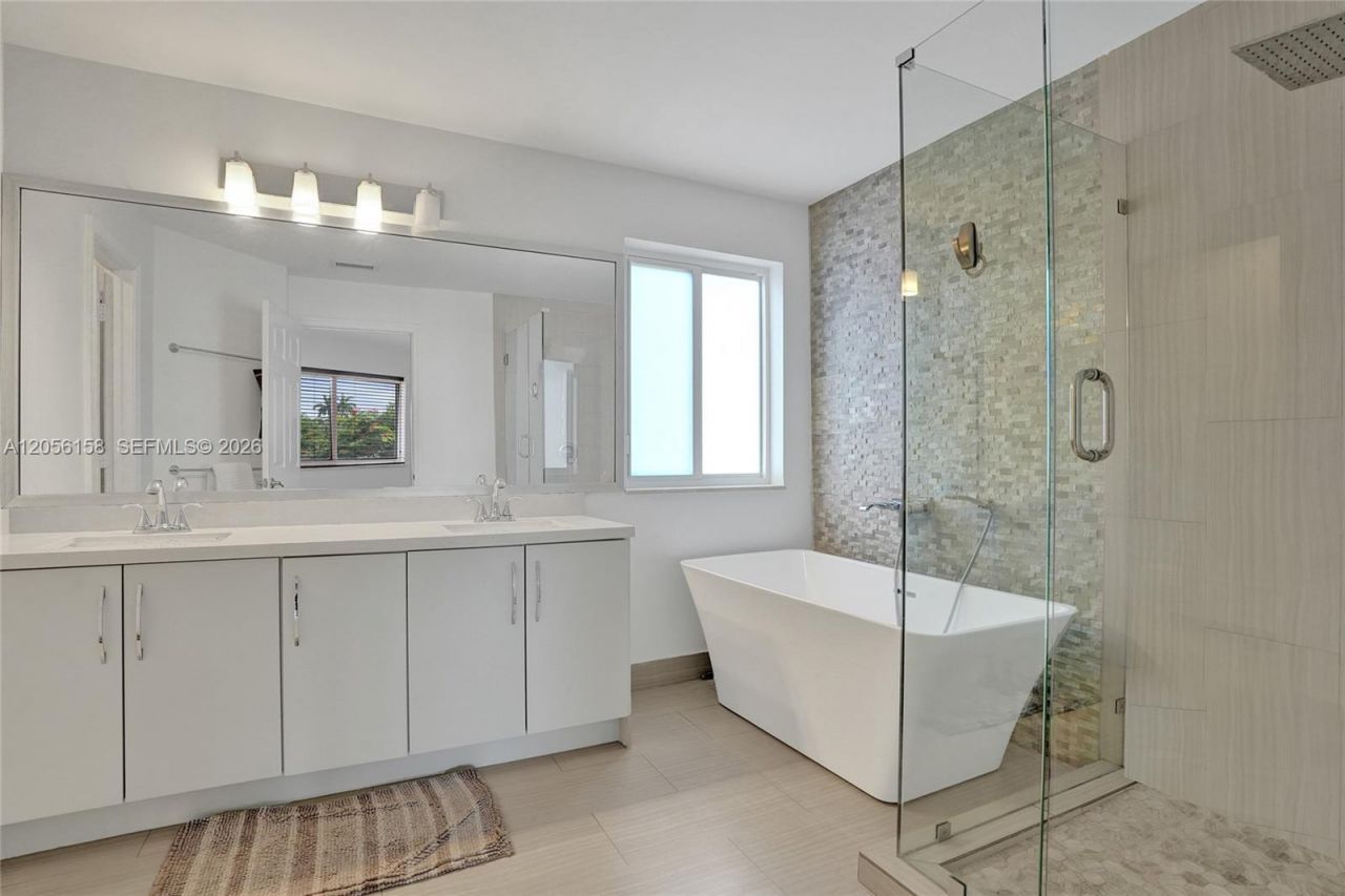 1216 Chinaberry Dr, Weston, FL 33327 Photo