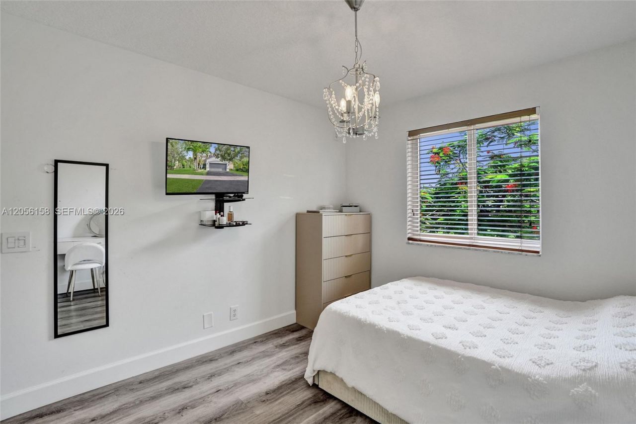 1216 Chinaberry Dr, Weston, FL 33327 Photo