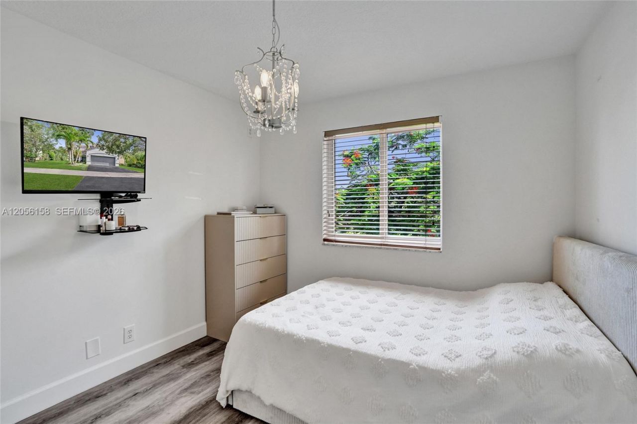 1216 Chinaberry Dr, Weston, FL 33327 Photo
