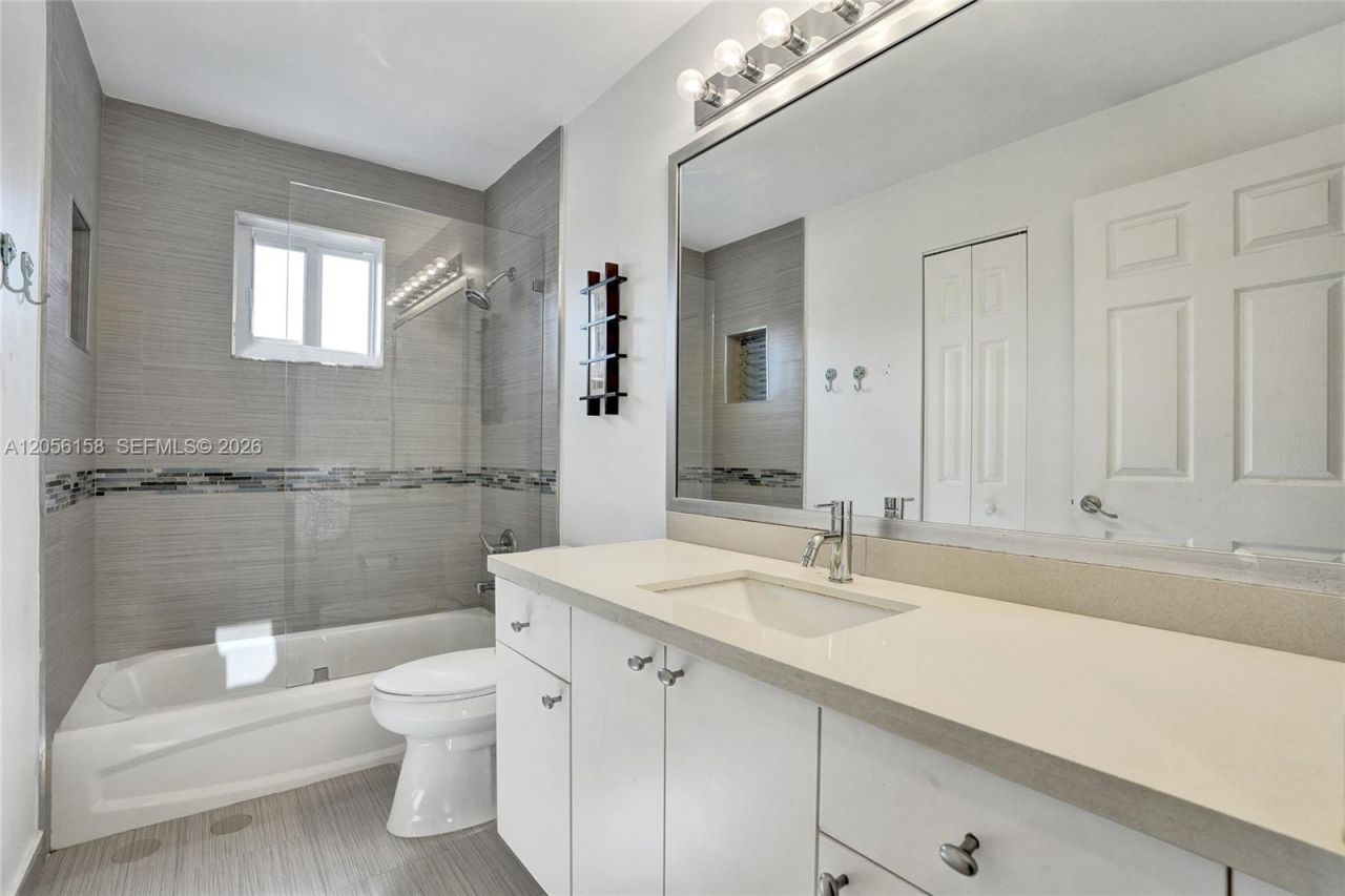 1216 Chinaberry Dr, Weston, FL 33327 Photo