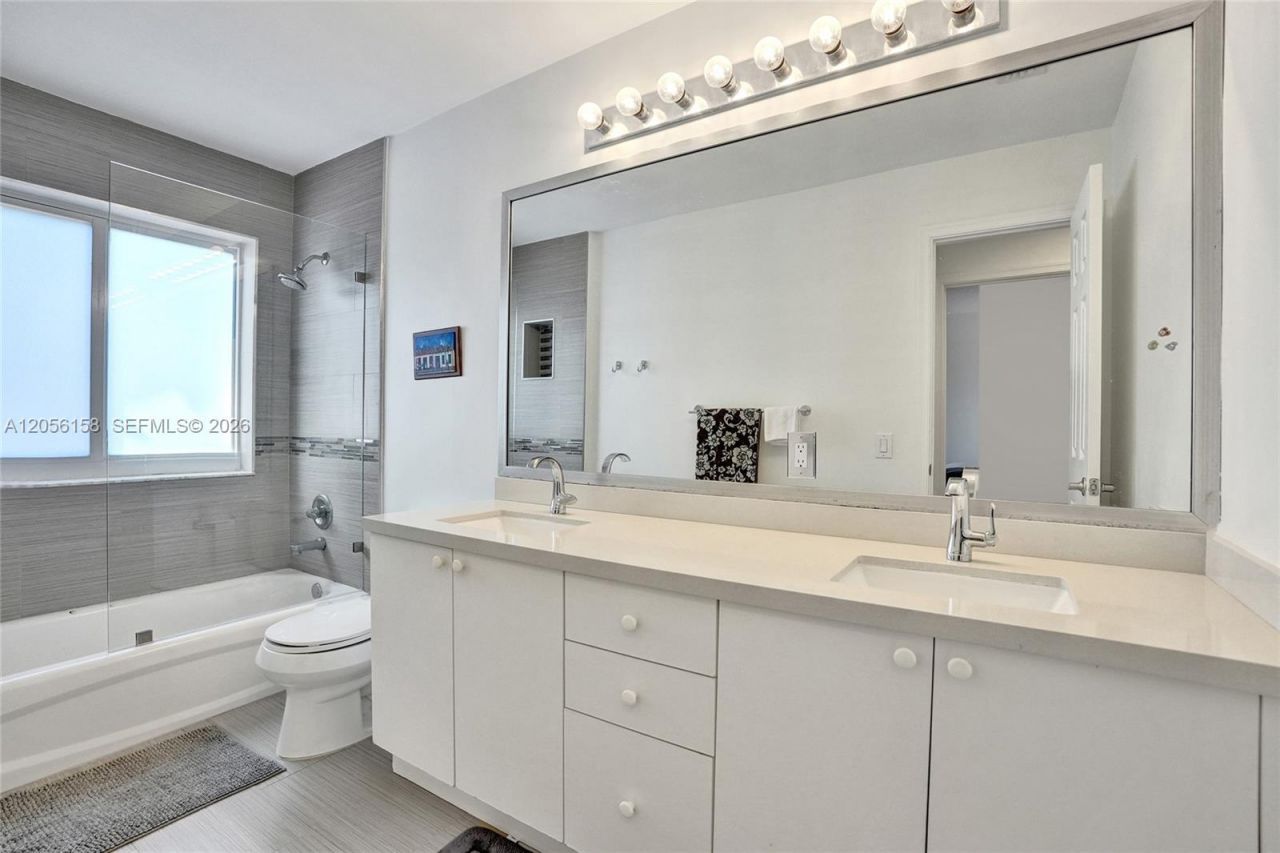 1216 Chinaberry Dr, Weston, FL 33327 Photo