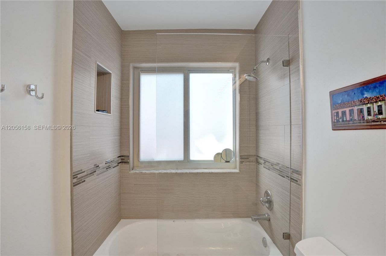 1216 Chinaberry Dr, Weston, FL 33327 Photo