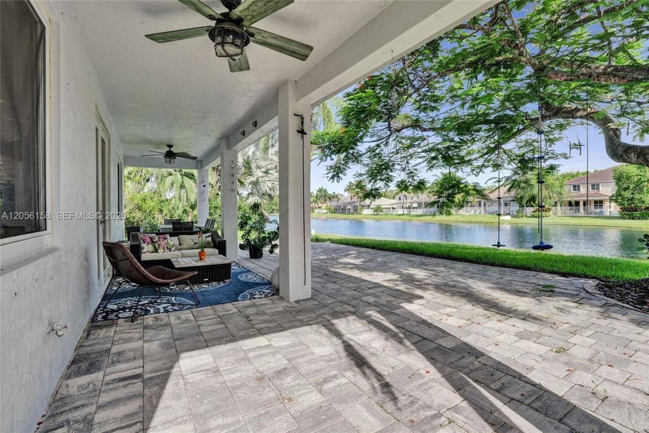 1216 Chinaberry Dr, Weston, FL 33327 Photo