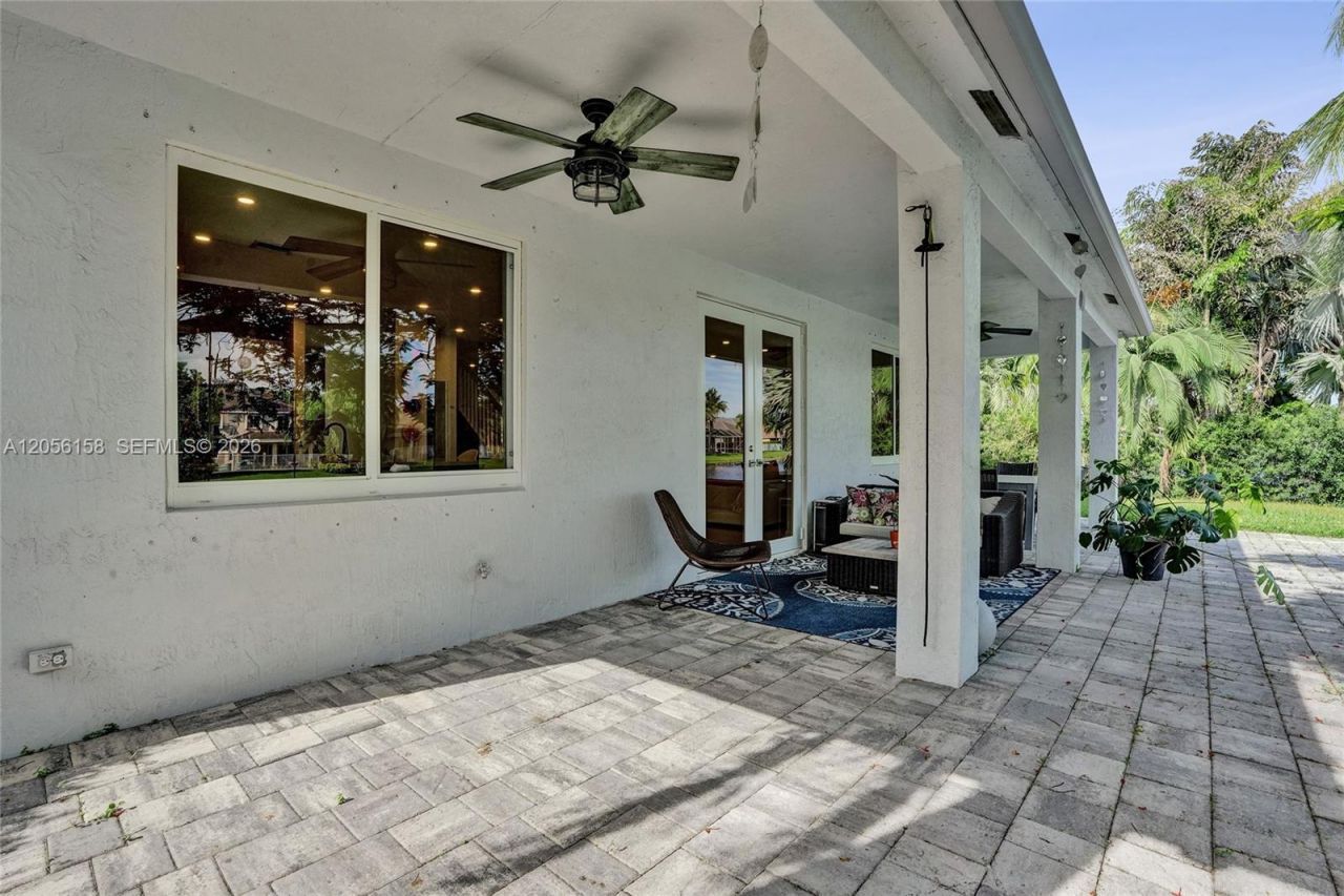 1216 Chinaberry Dr, Weston, FL 33327 Photo